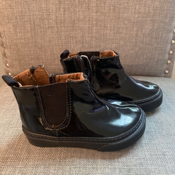 GAP Baby faux patent booty - Picture 4 of 4